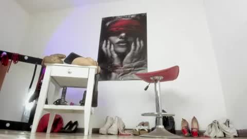 Snapshot of sarah_mistress_ chatting on 07-24-26, 03:32 Sarah online show from 07-24-26, 03:32