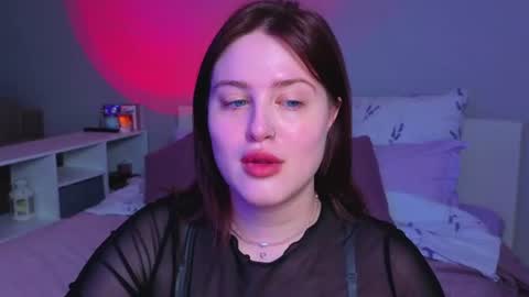 Snapshot of sarah_soul chatting on 06-25-26, 10:47 Sarah online show from 06-25-26, 10:47