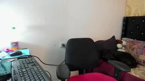 Snapshot of sarah_sweett chatting on 09-30-25, 05:29 Sarah online show from 09-30-25, 05:29