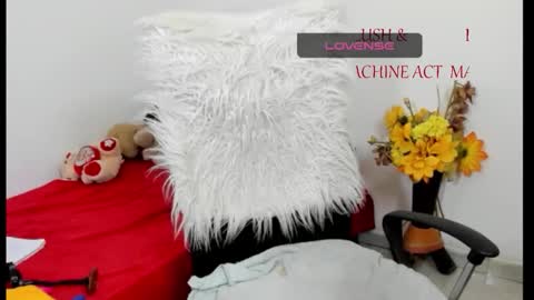 Snapshot of sarah_sweett chatting on 05-25-26, 03:40 Sarah online show from 05-25-26, 03:40