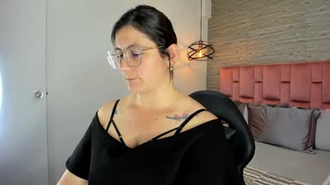 Snapshot of sarahdeyvis chatting on 10-22-25, 04:18 Sarah Deyvis online show from 10-22-25, 04:18