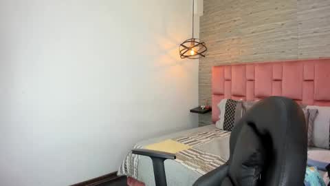 Snapshot of sarahdeyvis chatting on 10-24-25, 01:51 Sarah Deyvis online show from 10-24-25, 01:51