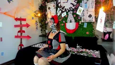 Snapshot of sarahdeyvis chatting on 10-30-25, 07:25 Sarah Deyvis online show from 10-30-25, 07:25