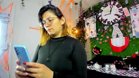 Snapshot of sarahdeyvis chatting on 10-31-25, 11:22 Sarah Deyvis online show from 10-31-25, 11:22