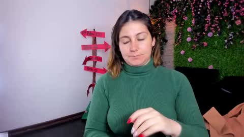 Snapshot of sarahdeyvis chatting on 11-05-25, 01:44 Sarah Deyvis online show from 11-05-25, 01:44