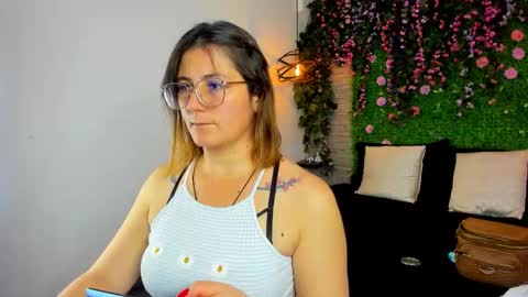 Snapshot of sarahdeyvis chatting on 11-08-25, 02:50 Sarah Deyvis online show from 11-08-25, 02:50