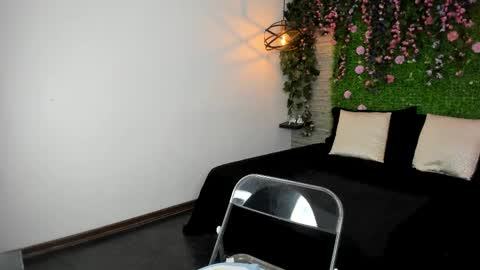 Snapshot of sarahdeyvis chatting on 11-12-25, 01:33 Sarah Deyvis online show from 11-12-25, 01:33