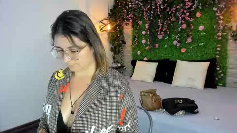 Snapshot of sarahdeyvis chatting on 11-21-25, 01:21 Sarah Deyvis online show from 11-21-25, 01:21