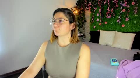 Snapshot of sarahdeyvis chatting on 11-24-25, 03:23 Sarah Deyvis online show from 11-24-25, 03:23