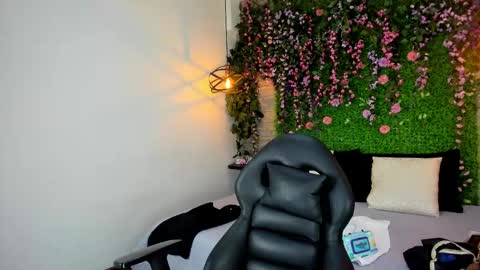 Snapshot of sarahdeyvis chatting on 11-27-25, 06:54 Sarah Deyvis online show from 11-27-25, 06:54