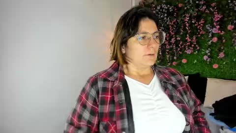 Snapshot of sarahdeyvis chatting on 11-30-25, 02:21 Sarah Deyvis online show from 11-30-25, 02:21