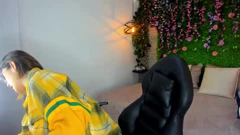 Snapshot of sarahdeyvis chatting on 12-04-25, 11:08 Sarah Deyvis online show from 12-04-25, 11:08