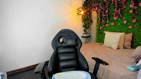 Snapshot of sarahdeyvis chatting on 12-04-25, 11:13 Sarah Deyvis online show from 12-04-25, 11:13