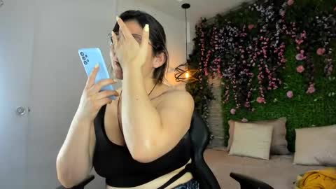 Snapshot of sarahdeyvis chatting on 12-16-25, 03:17 Sarah Deyvis online show from 12-16-25, 03:17