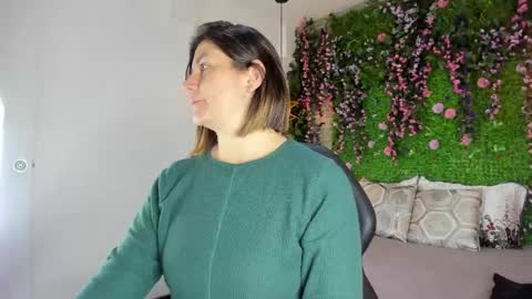 Sarah Deyvis online show from 03-10-26, 03:44