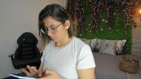 Sarah Deyvis online show from 03-11-26, 02:01