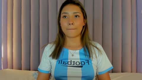 Snapshot of sarahevans__ chatting on 03-05-25, 02:25 Sarah Evans online show from 03-05-25, 02:25