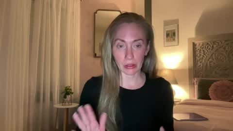 Snapshot of sarahgiroux86 chatting on 06-16-26, 05:32 Sarah online show from 06-16-26, 05:32