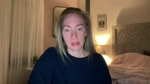 Snapshot of sarahgiroux86 chatting on 06-18-26, 06:46 Sarah online show from 06-18-26, 06:46