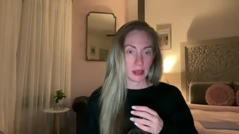 Snapshot of sarahgiroux86 chatting on 06-22-26, 03:47 Sarah online show from 06-22-26, 03:47