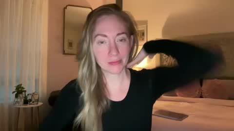 Snapshot of sarahgiroux86 chatting on 06-27-26, 02:49 Sarah online show from 06-27-26, 02:49