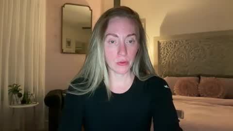 Snapshot of sarahgiroux86 chatting on 06-30-26, 05:30 Sarah online show from 06-30-26, 05:30