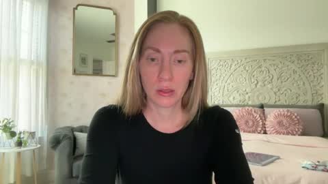 Snapshot of sarahgiroux86 chatting on 06-30-26, 05:36 Sarah online show from 06-30-26, 05:36