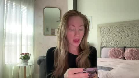 Snapshot of sarahgiroux86 chatting on 08-01-26, 07:24 Sarah online show from 08-01-26, 07:24