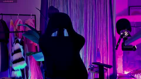 Divine Sarah NONUDE model online show from 04-22-26, 01:23