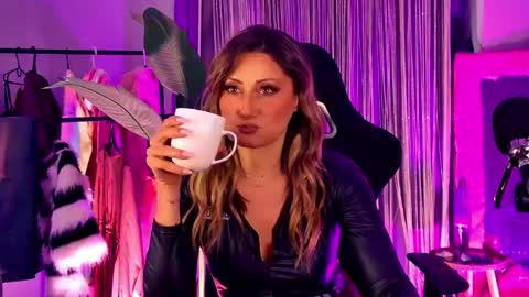 Divine Sarah NONUDE model online show from 04-25-26, 11:57