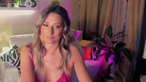 Divine Sarah NONUDE model online show from 05-17-26, 04:36