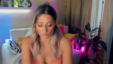 Divine Sarah NONUDE model online show from 06-05-26, 03:07