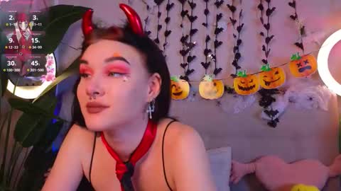 Sarah  online show from 10-31-25, 07:48