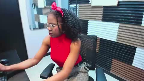 Snapshot of sarahi_pusey chatting on 07-25-26, 12:25 Sarahi pusey online show from 07-25-26, 12:25