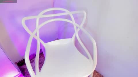 Sarahnovoa  online show from 11-30-25, 05:39