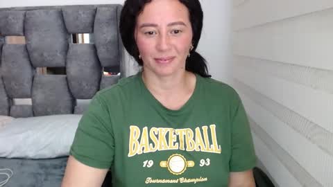 Snapshot of sarahott_1 chatting on 12-02-24, 10:45 Lia online show from 12-02-24, 10:45