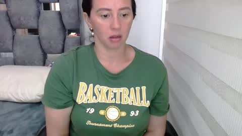 Snapshot of sarahott_1 chatting on 12-03-24, 06:06 Lia online show from 12-03-24, 06:06