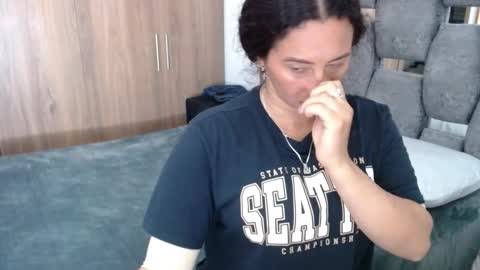 Snapshot of sarahott_1 chatting on 12-17-24, 07:59 Lia online show from 12-17-24, 07:59