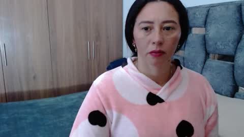 Snapshot of sarahott_1 chatting on 12-26-24, 12:16 Lia online show from 12-26-24, 12:16