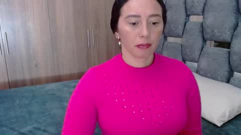 Snapshot of sarahott_1 chatting on 12-27-24, 04:21 Lia online show from 12-27-24, 04:21