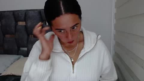 Snapshot of sarahott_1 chatting on 01-06-25, 06:31 Lia online show from 01-06-25, 06:31