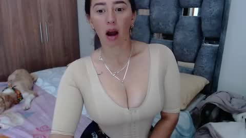 Snapshot of sarahott_1 chatting on 01-08-25, 02:35 Lia online show from 01-08-25, 02:35