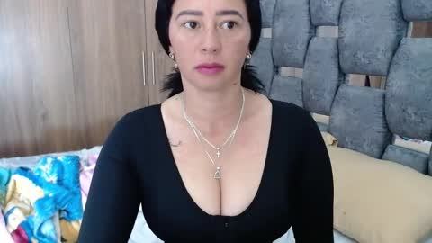 Snapshot of sarahott_1 chatting on 01-15-25, 12:04 Lia online show from 01-15-25, 12:04