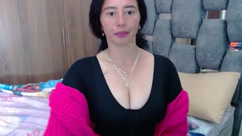 Snapshot of sarahott_1 chatting on 01-16-25, 09:30 Lia online show from 01-16-25, 09:30