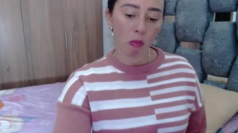 Snapshot of sarahott_1 chatting on 01-18-25, 08:40 Lia online show from 01-18-25, 08:40