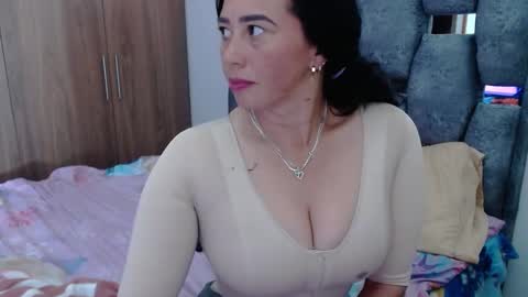Snapshot of sarahott_1 chatting on 01-20-25, 09:11 Lia online show from 01-20-25, 09:11