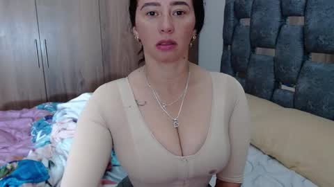 Snapshot of sarahott_1 chatting on 01-21-25, 02:48 Lia online show from 01-21-25, 02:48