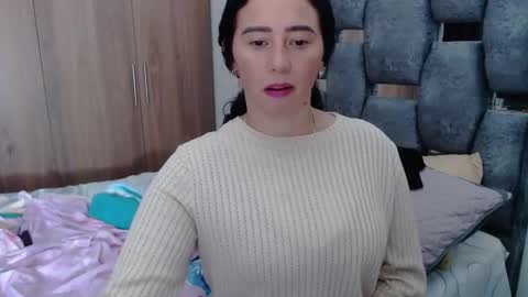 Snapshot of sarahott_1 chatting on 01-26-25, 10:35 Lia online show from 01-26-25, 10:35