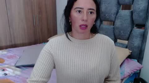 Snapshot of sarahott_1 chatting on 01-27-25, 07:35 Lia online show from 01-27-25, 07:35