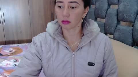 Snapshot of sarahott_1 chatting on 02-11-25, 12:37 Lia online show from 02-11-25, 12:37